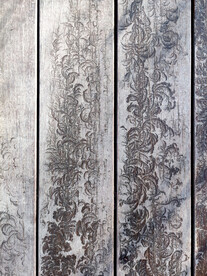 早春栈道上的冰花