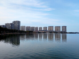 湖边建筑群