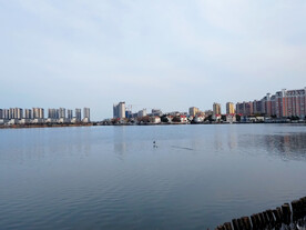 湖边建筑群