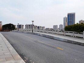 公路下坡段