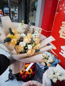香槟玫瑰花束