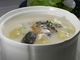 咸菜鱼头豆腐汤