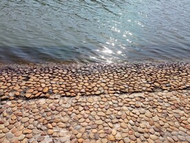 鹅卵石浅滩