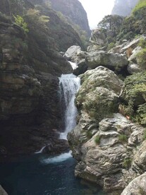 山石小溪