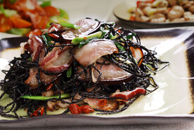 核桃花炒腊肉