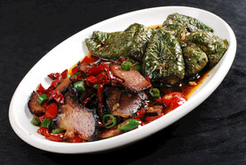 虎皮尖椒拼腊肉