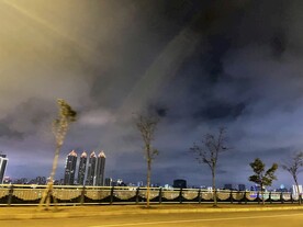 路边晚景