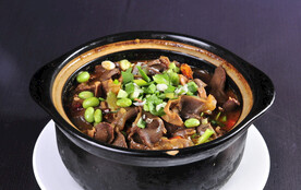 腌菜鸭肫鸭肠煲