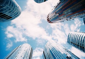 仰视天空建筑         
