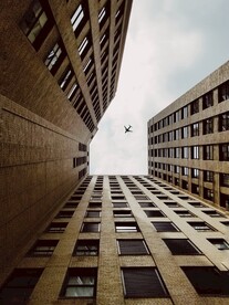 仰视天空建筑         
