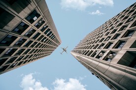 仰视天空建筑         