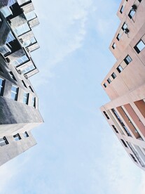 仰视天空建筑         