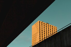 仰视天空建筑         