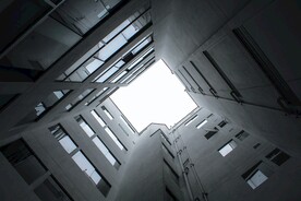 仰视天空建筑         