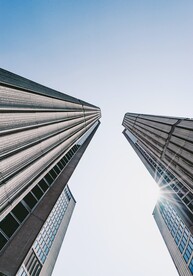 仰视天空建筑         