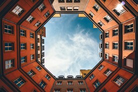仰视天空建筑         