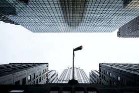 仰视天空建筑         