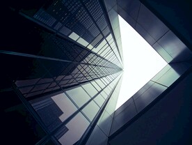 仰视天空建筑         