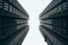仰视天空建筑         