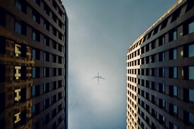 仰视天空建筑         
