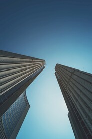 仰视天空建筑         