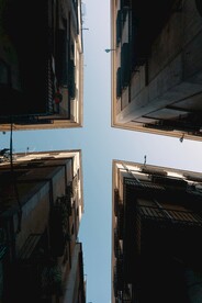 仰视天空建筑         