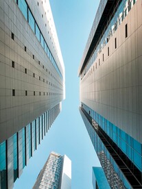 仰视天空建筑         