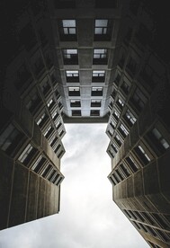 仰视天空建筑         