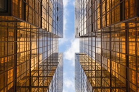 仰视天空建筑         