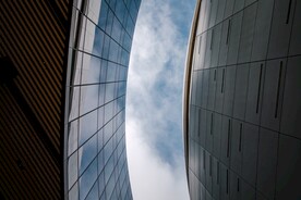 仰视天空建筑         
