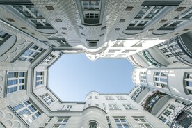 仰视天空建筑         