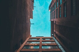 仰视天空建筑         