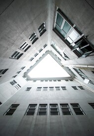 仰视天空建筑         