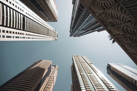 仰视天空建筑         