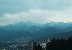 山 