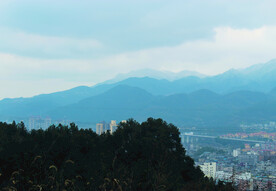 山 