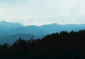 山 