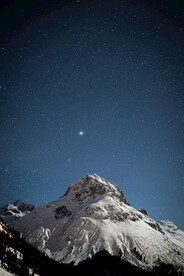 雪山星空图