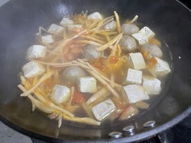 黄花菜丸子汤
