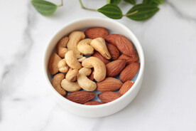 碗里的腰果高清大图