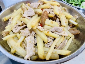 肉片炒土豆条
