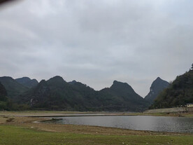 小溪边风景