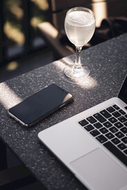 手机和笔记本电脑