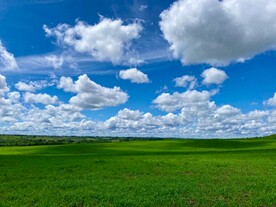 蓝天白云草原自然风景