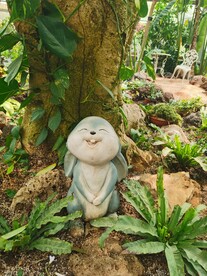 植物园小兔子木雕摆件