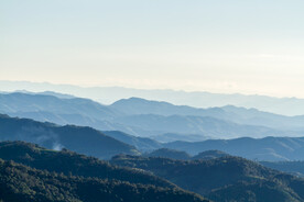 远山天空背景