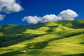 远山天空背景