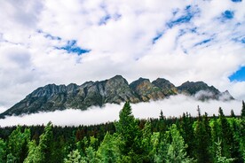 云山雾绕