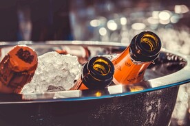 美酒聚会庆祝