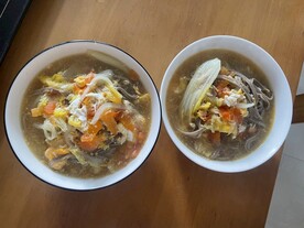 两碗汤面